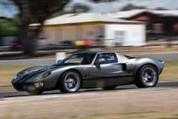 carsales.com.au: Roaring GT40 into life